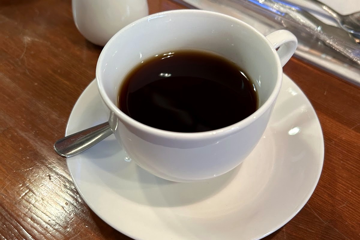 プラザつるやビル2F エントランス看板